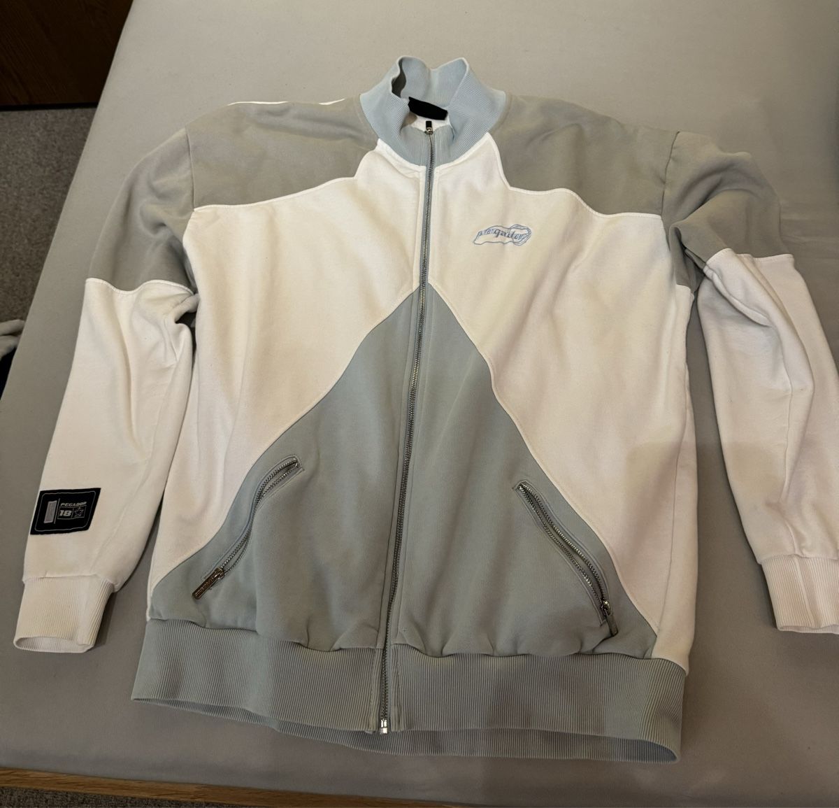 Maglioni & Felpe: Pegador Pullover – Usato da Au SG venduto da Bego1
