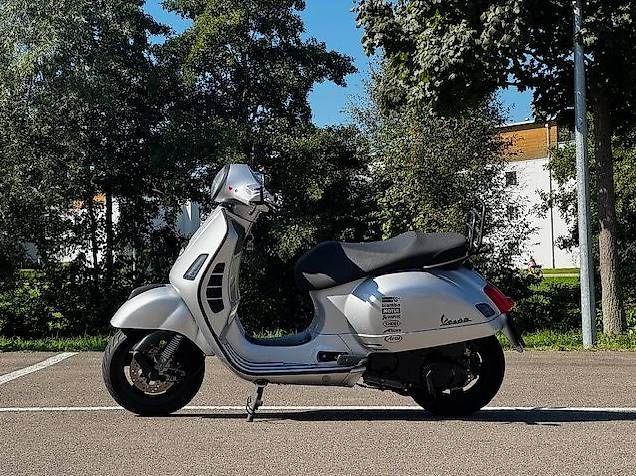 Piaggio Altro: Vespa GTS 250 in silber – Usato da Stachen venduto da ITHardware