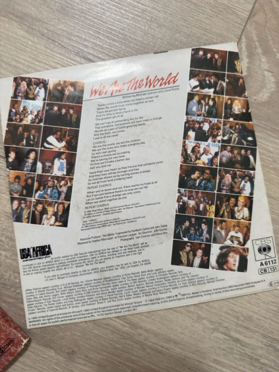 Dischi in vinile: Mit Michael jackson "We Are The World" Vinyl Single & LP – Usato da Sarmenstorf venduto da Nathaliie_21 3