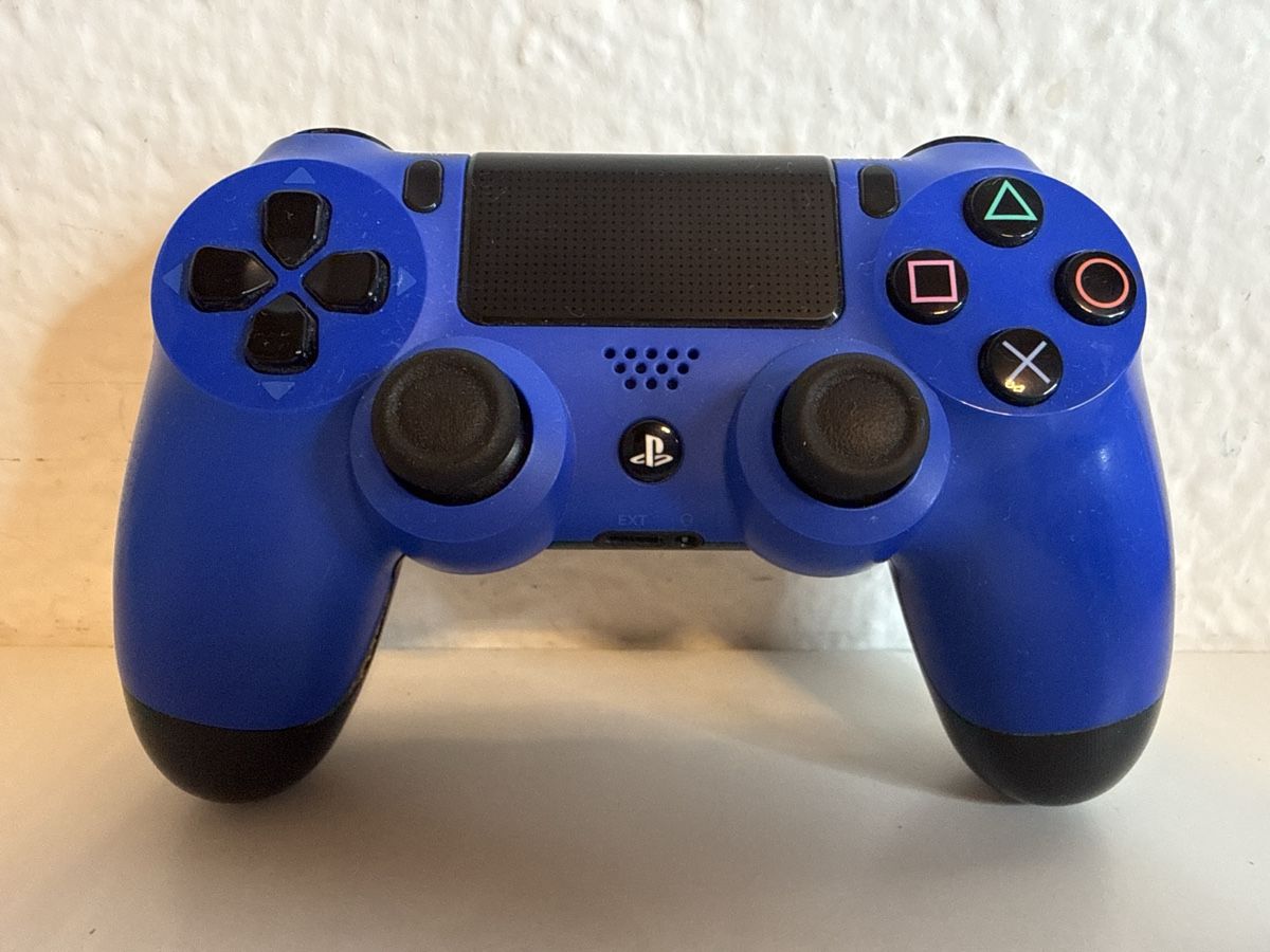 Sony Controller: PlayStation 4 DualShock Controller Blue – Usato da Ehrendingen venduto da bubulence