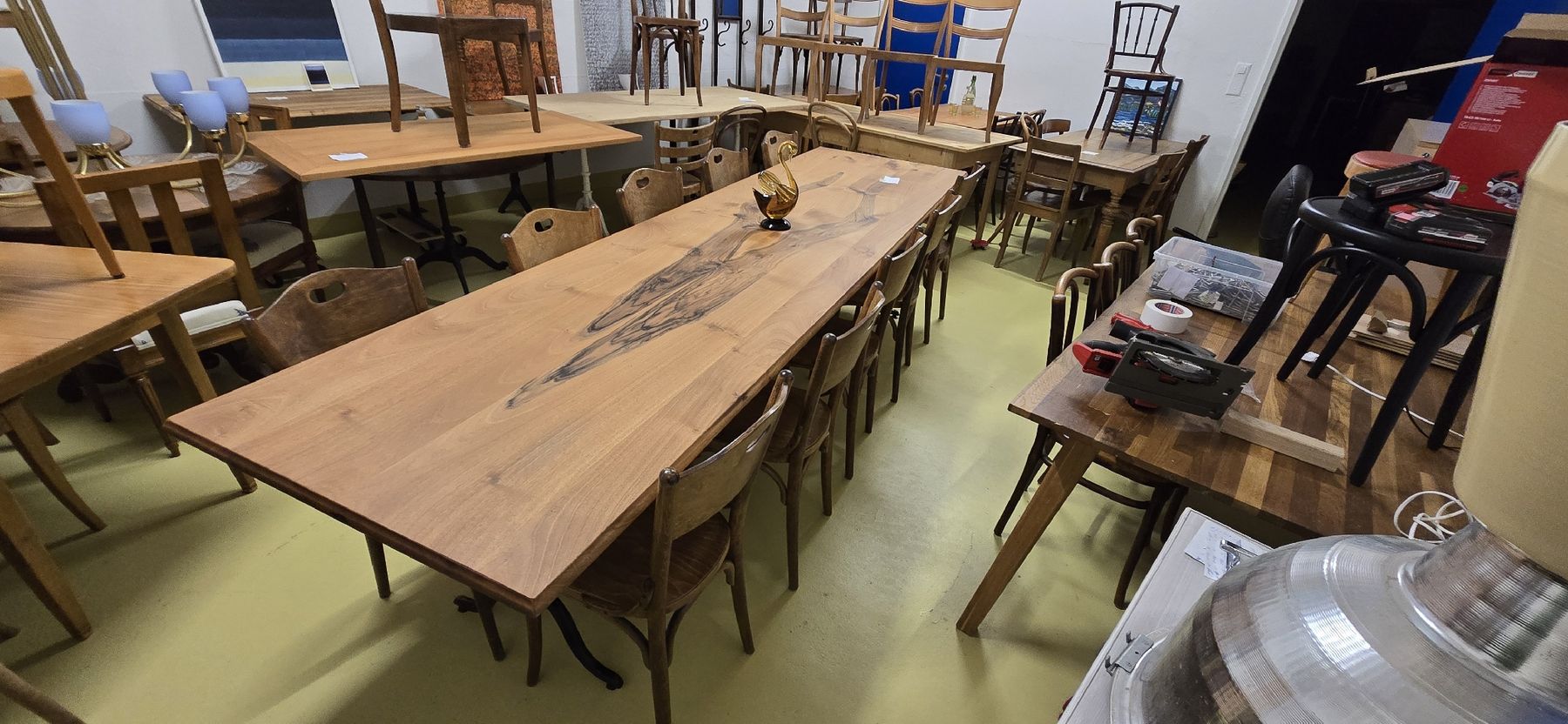 Tavoli: grosser Esstisch,  Beizentisch  , Holztisch – Nuovo (secondo la descrizione) da Zürich venduto da Reni8048 3