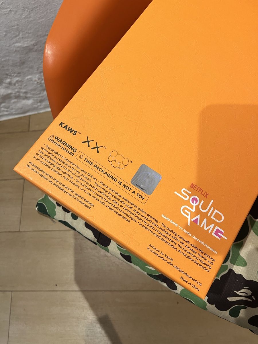 Statuette: KAWS x Squid Game Figur – Nuovo e nell'imballaggio originale da Zürich venduto da Realvintagesale 2