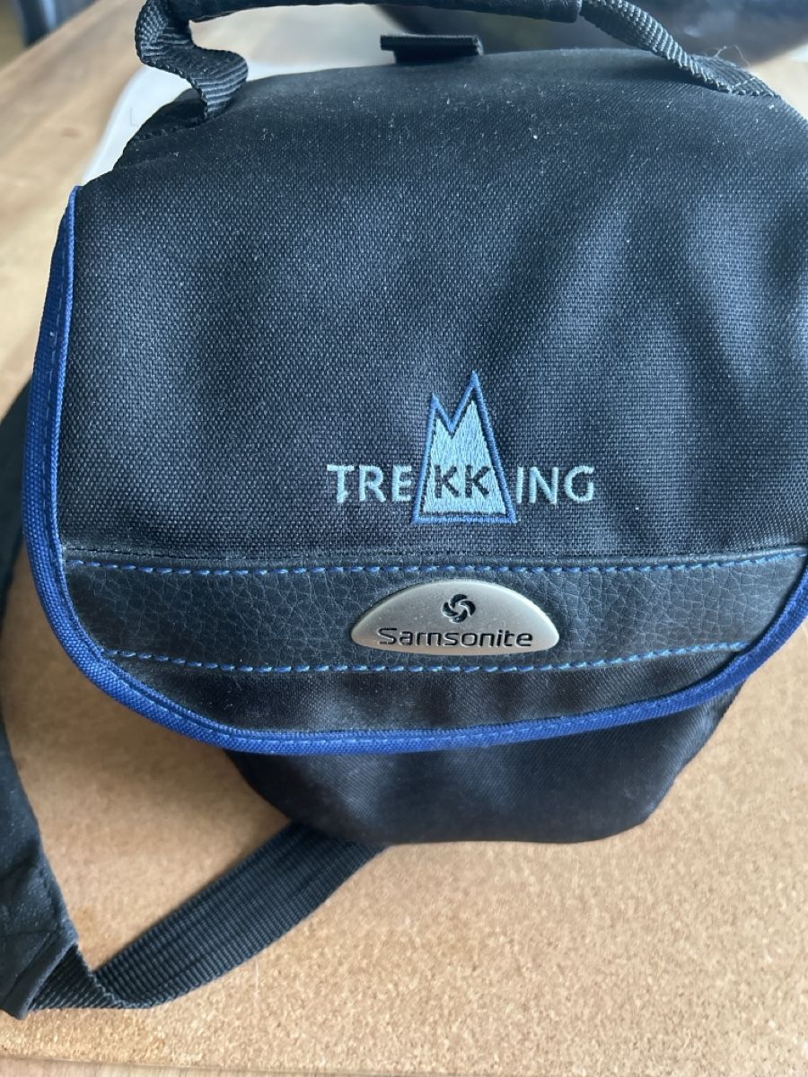 Samsonite Borse: Samsonite "Trekking" Shoulder Bag - Compact & Stylish! – Usato da steinhausen venduto da blockfr