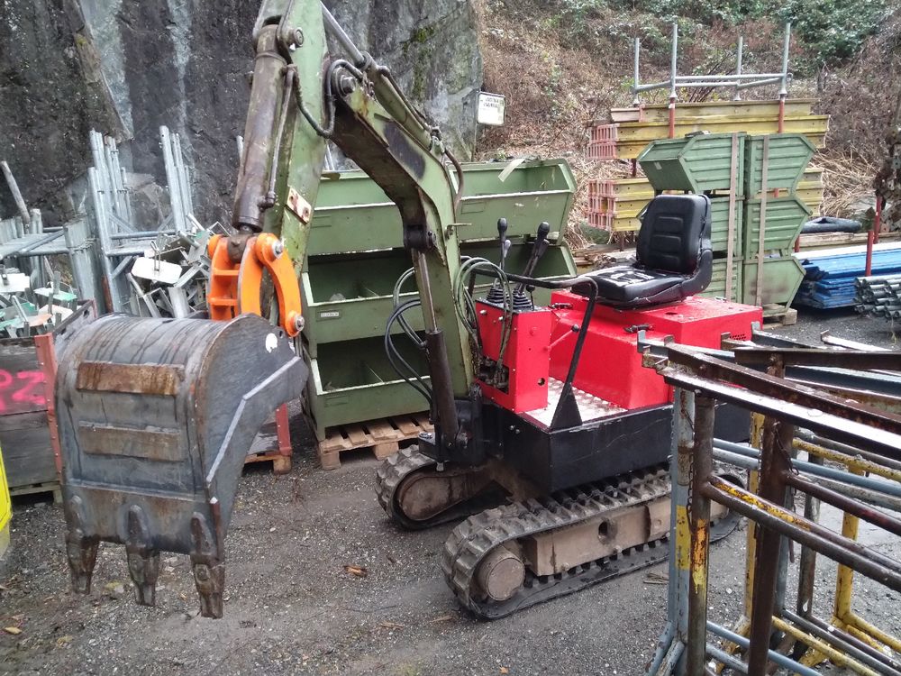 Klein bagger 1250 kg nissan ideal fur export ab 1 Franken !! (Gebraucht ...