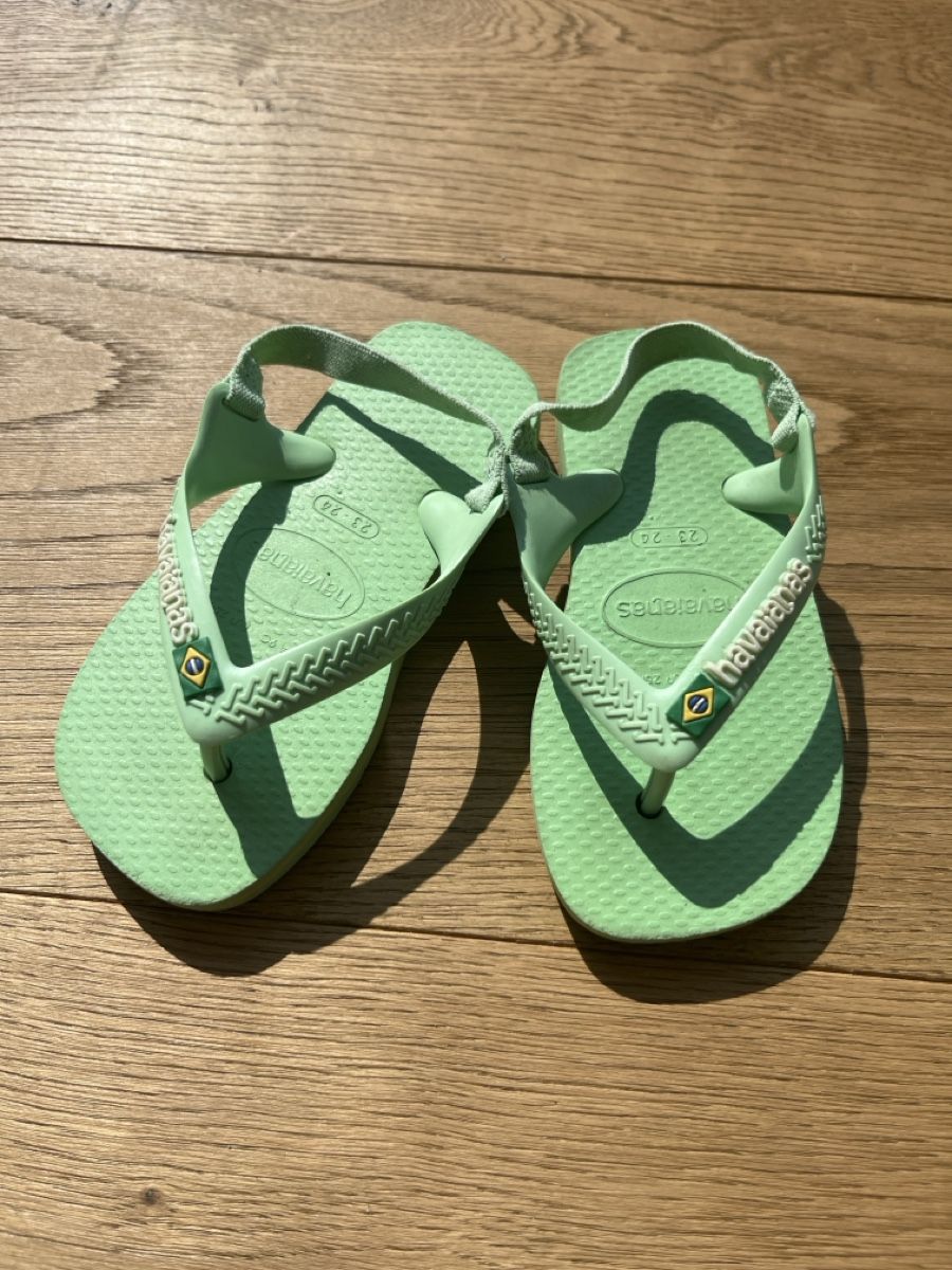 Havaianas Scarpe per ragazzi: Hellgrüne Havaianas Badeschuhe, Grösse 23/24 – Usato da Forch venduto da Fatou_86