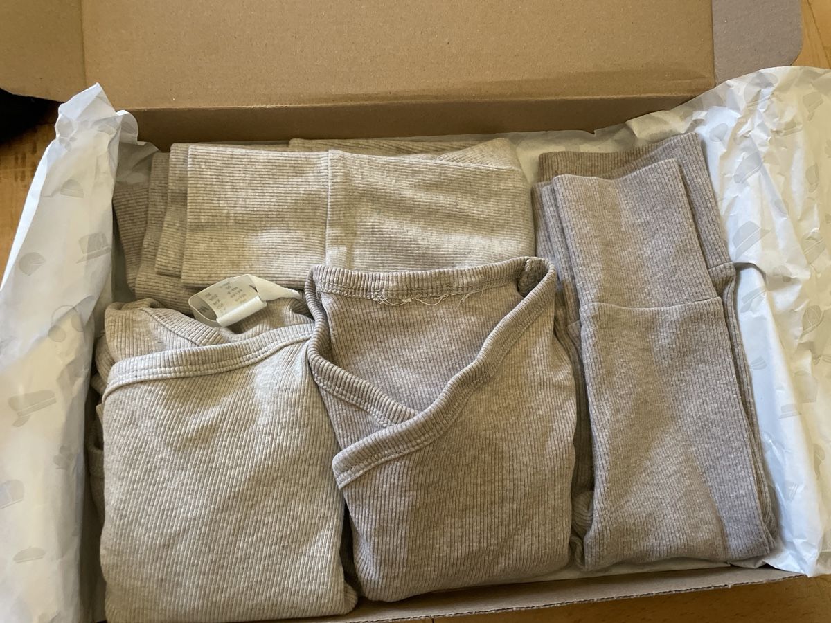 H&M Lotti & Set di vestiti: Bodys und Leggings mit Mitwachsfunktion Gr. 68 – Usato da Zürich venduto da mar_b89