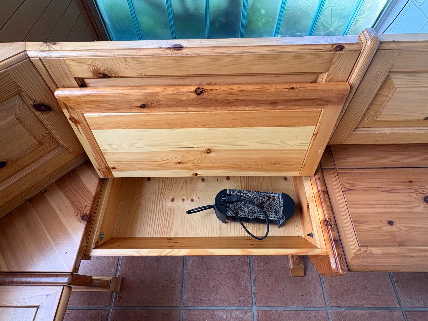 Set di tavolo e panche: Holz Eckbank Set mit Tisch und Stühlen – Usato da Aarberg venduto da gersa 2