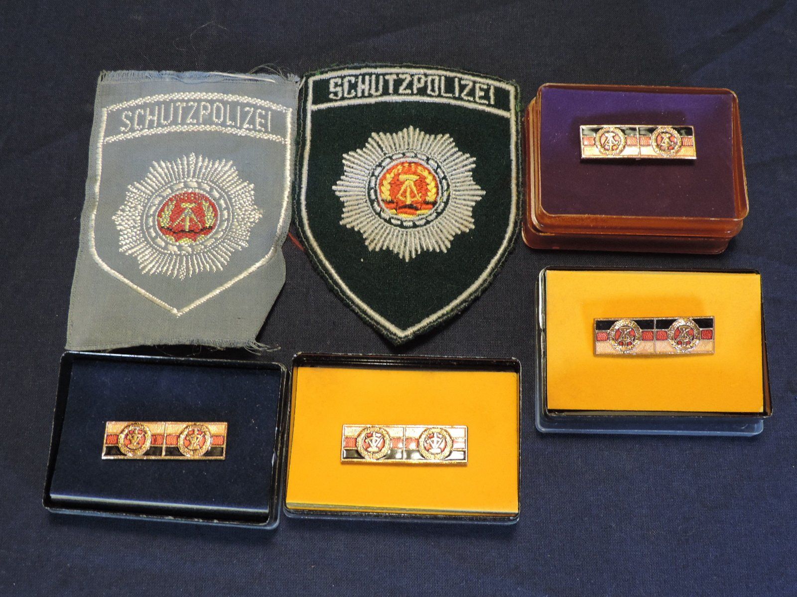 Placchette & Badge: DDR Schutzpolizei Ärmelaufnäher Abzeichen Konvolut – Usato da Duggingen venduto da doogbua