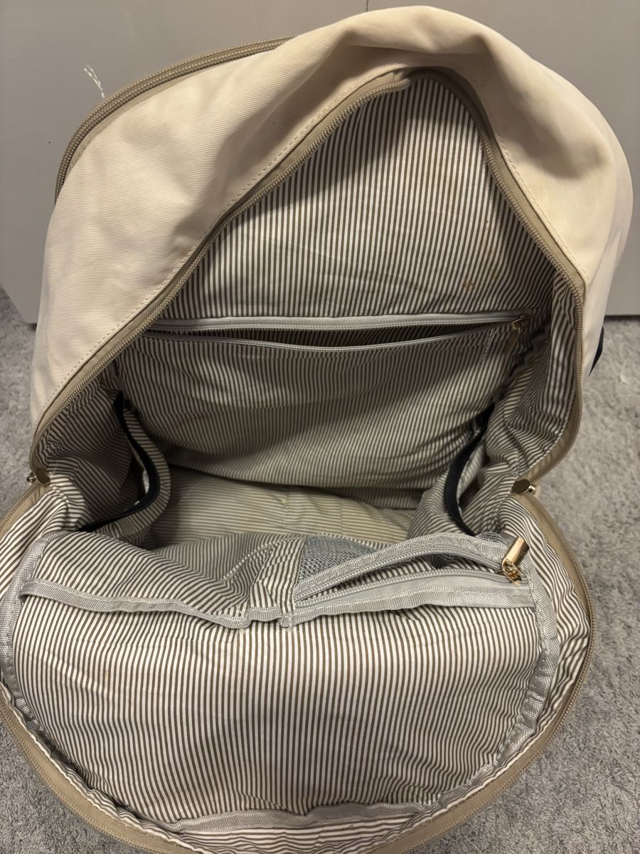 Zaini: Rucksack beige mit USB Anschluss – Usato da Winterthur venduto da van_8fsq 3
