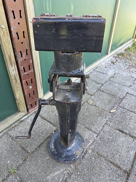 Rimorchi: Stützfuss – Usato da Märstetten venduto da Lehnik