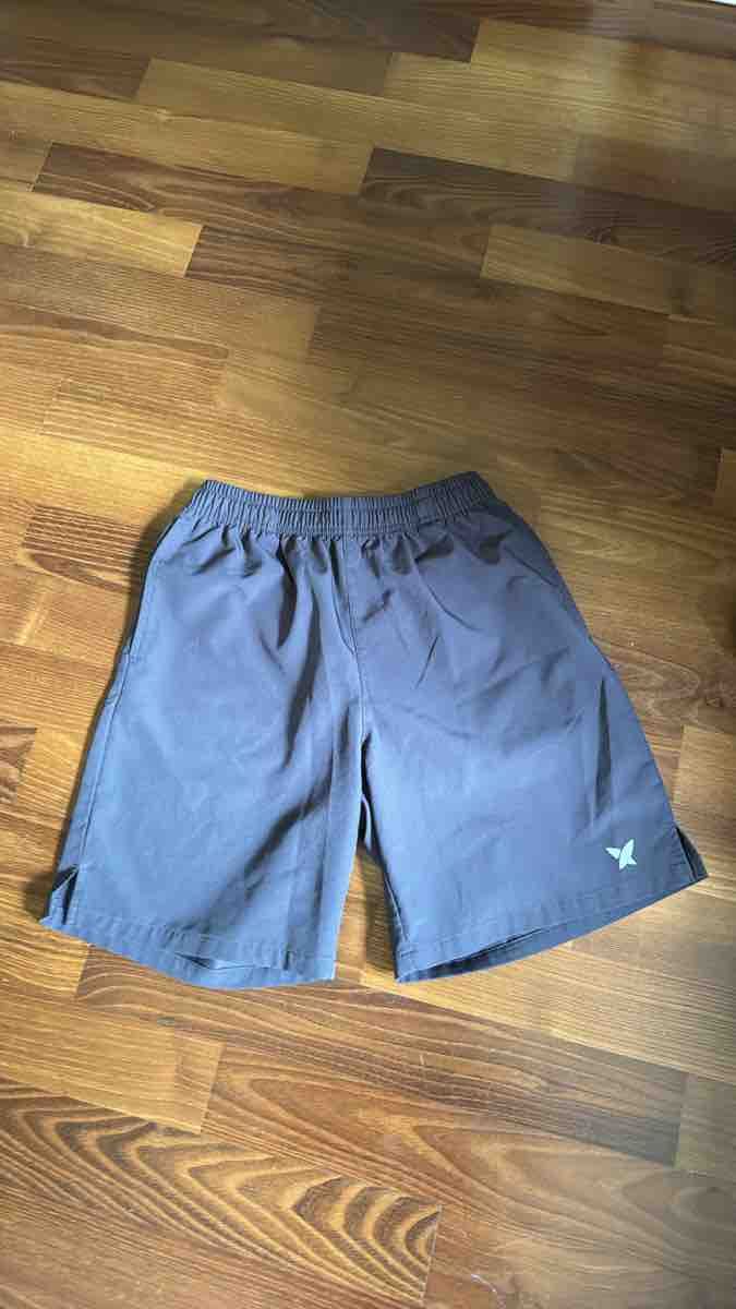 Pantaloni: Sportshorts grau elastischer Bund – Usato da Rüschlikon venduto da norber44