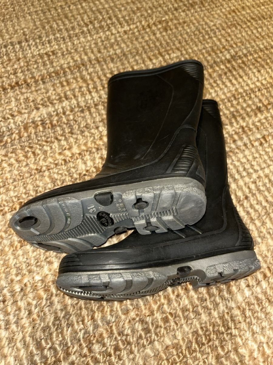 Scarpe da uomo: Schwarze Gummistiefel Gr. 31 – Usato da Dottikon venduto da cimar 1