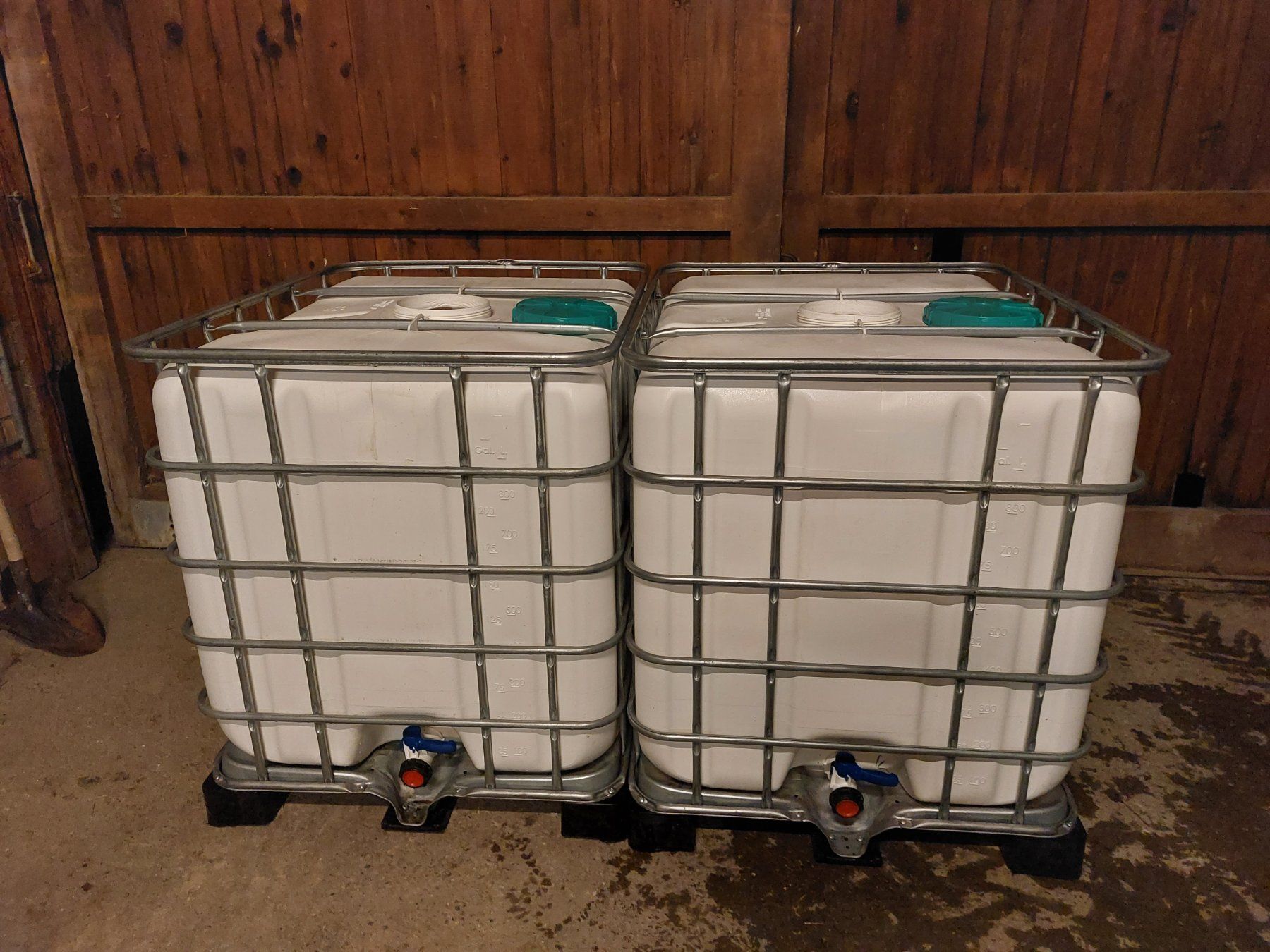 Abreuvoirs & Auges: IBC 1000 Liter Wassertank – D'occasion à Siebnen par Grosswis50 1
