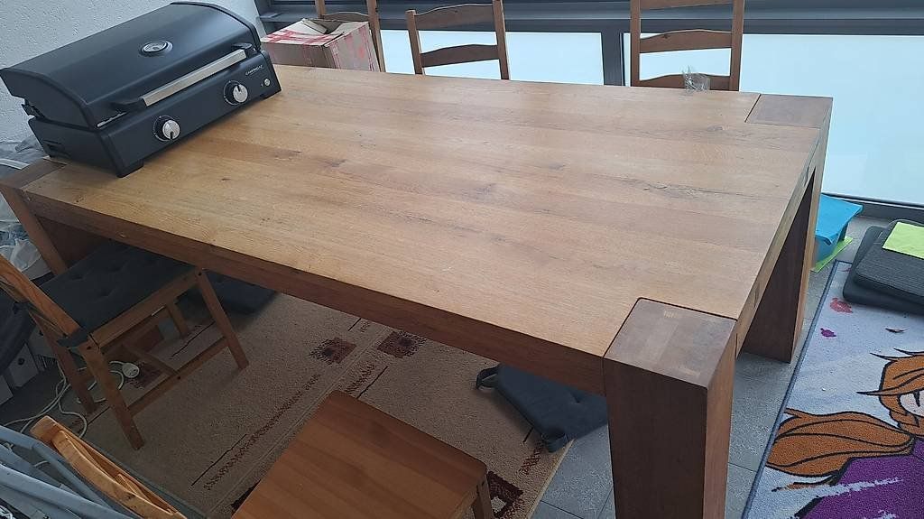 Tische: Massiver Holztisch – Gebraucht aus Basel von basileaner87