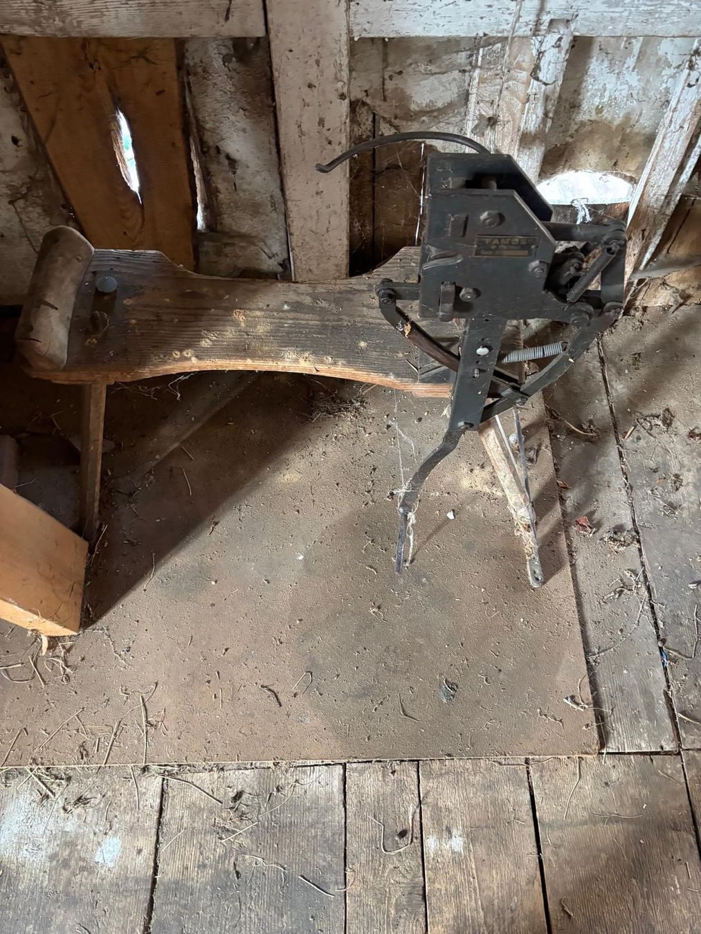 Tutte le macchine: Antike Tängeli- Maschine.Mit Bock. – Usato da Zuckenriet venduto da Res.