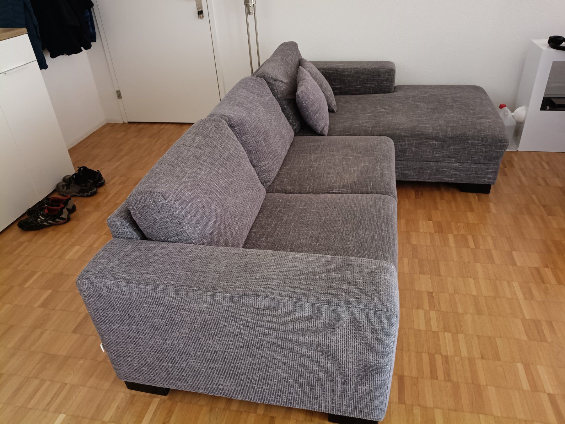 Sofas: Ecksofa Grau mit Schlaffunktion – D'occasion à Zürich par r_b24mt 1