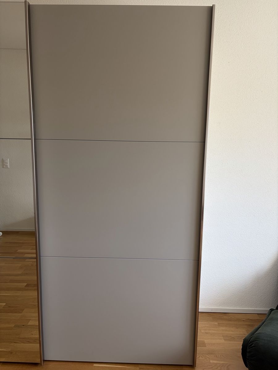 Interio Armadi: Kleiderschrank mit 3 Schiebetüren – Usato da Zürich venduto da oli_9dhs 3