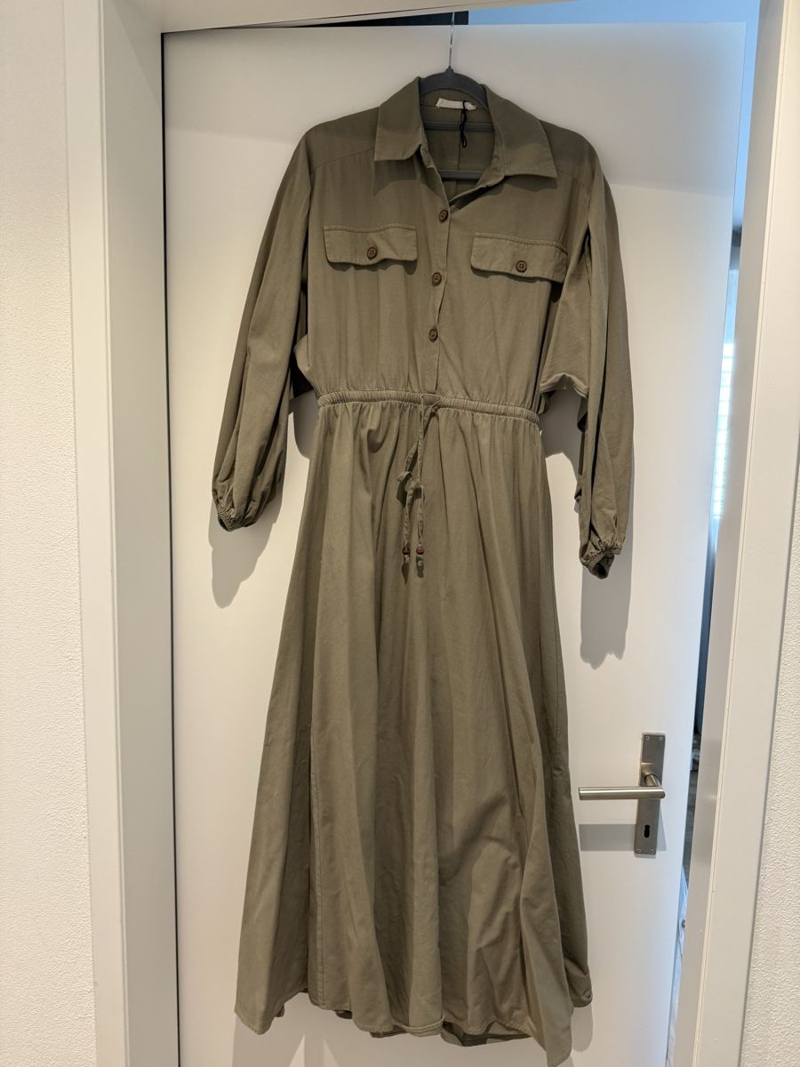 Robes: BE BLUE Kleid khaki   – Neuf (Voir description) à Dübendorf par cel_5zgz
