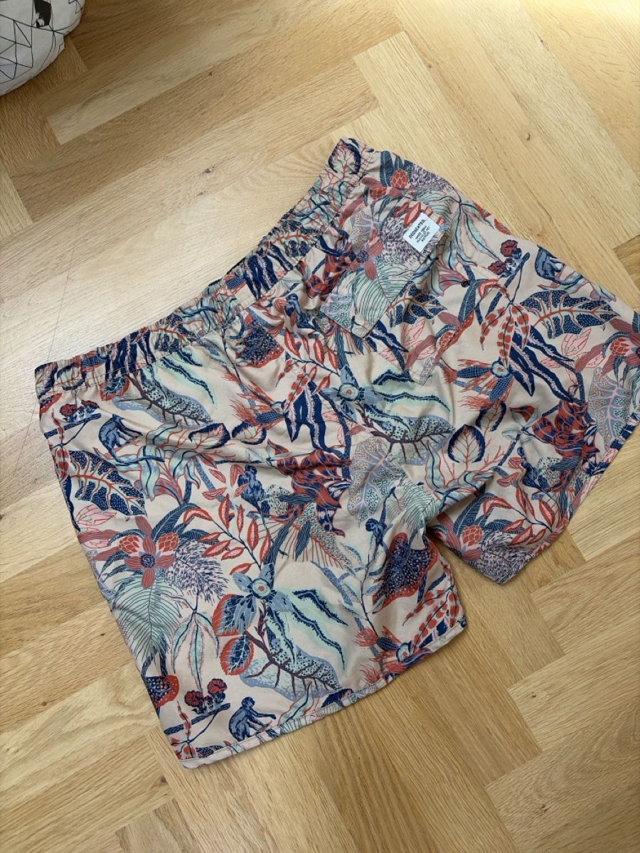 Pantalons: Badehose DEDICATED. mit Blumenmuster Grösse L, gebraucht – D'occasion à St. Gallen par andyschwendener91 2