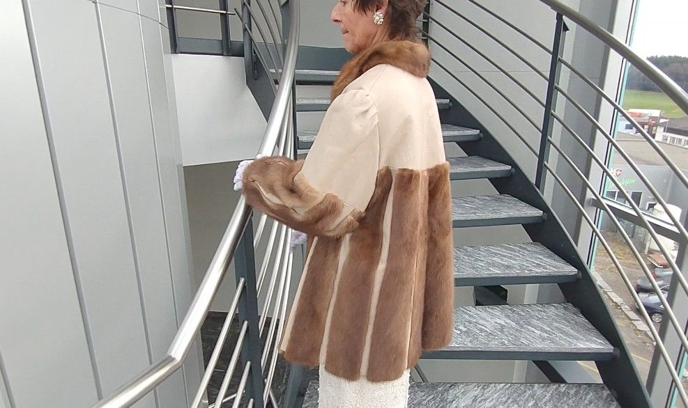 Cappotti: Pelzmantel mit Leder – Usato da Zuzwil SG venduto da BeyondBelief_ 3
