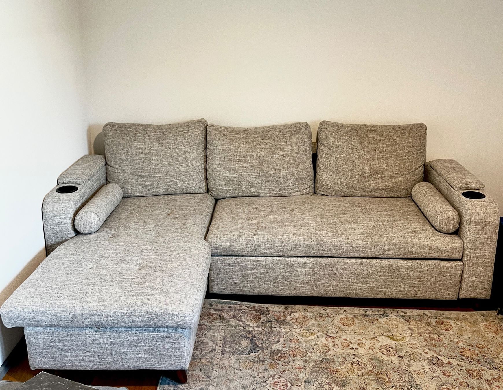 Divani: Ecksofa mit Schlaffunktion und Bettkasten hellgrau – Usato da Wettingen venduto da reb_9jlq