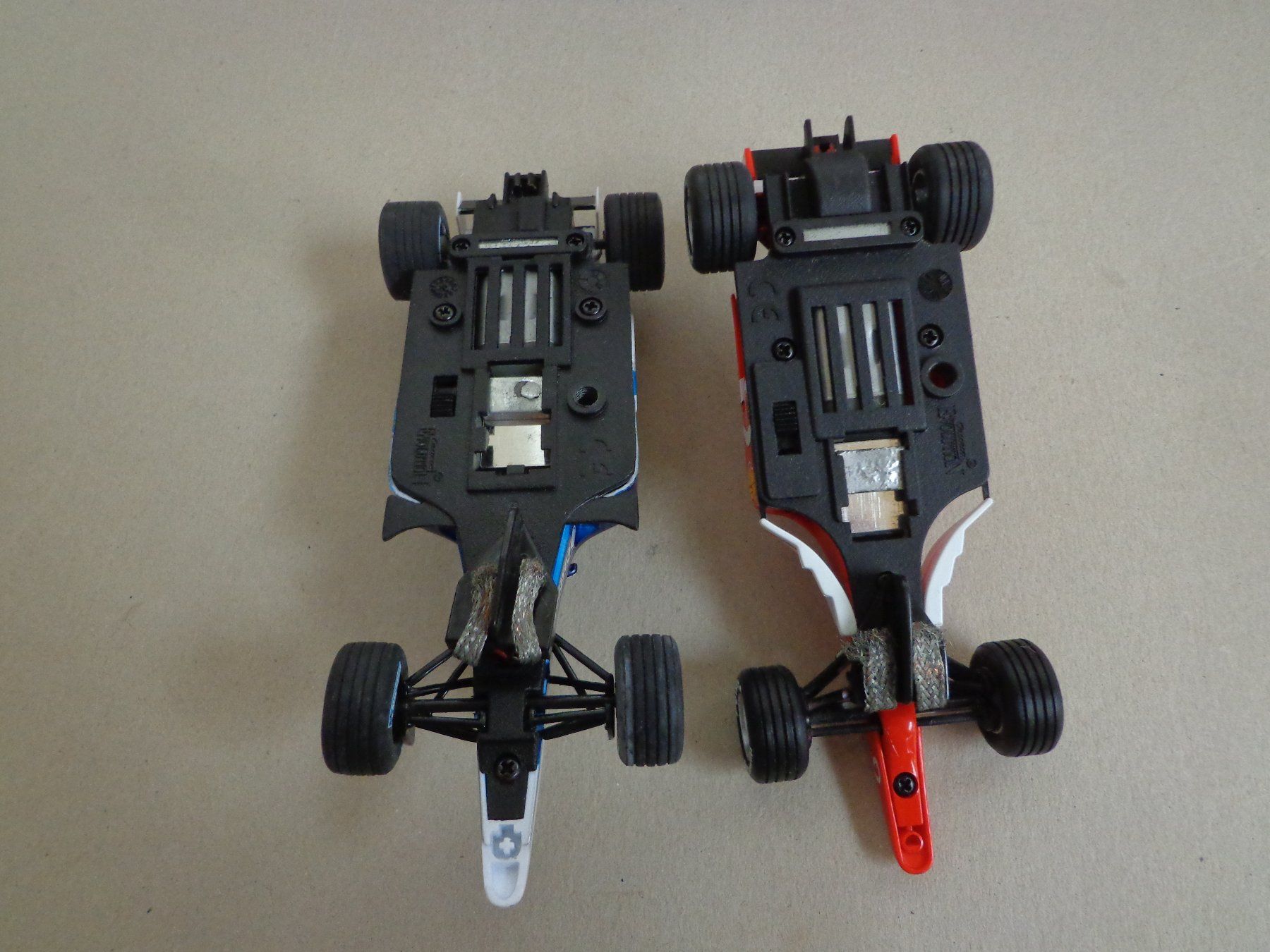 Carrera RC Modellbau: 2 Carrera Evolution F1 Sloters in OVP – Gebraucht aus Zofingen von goezi 3