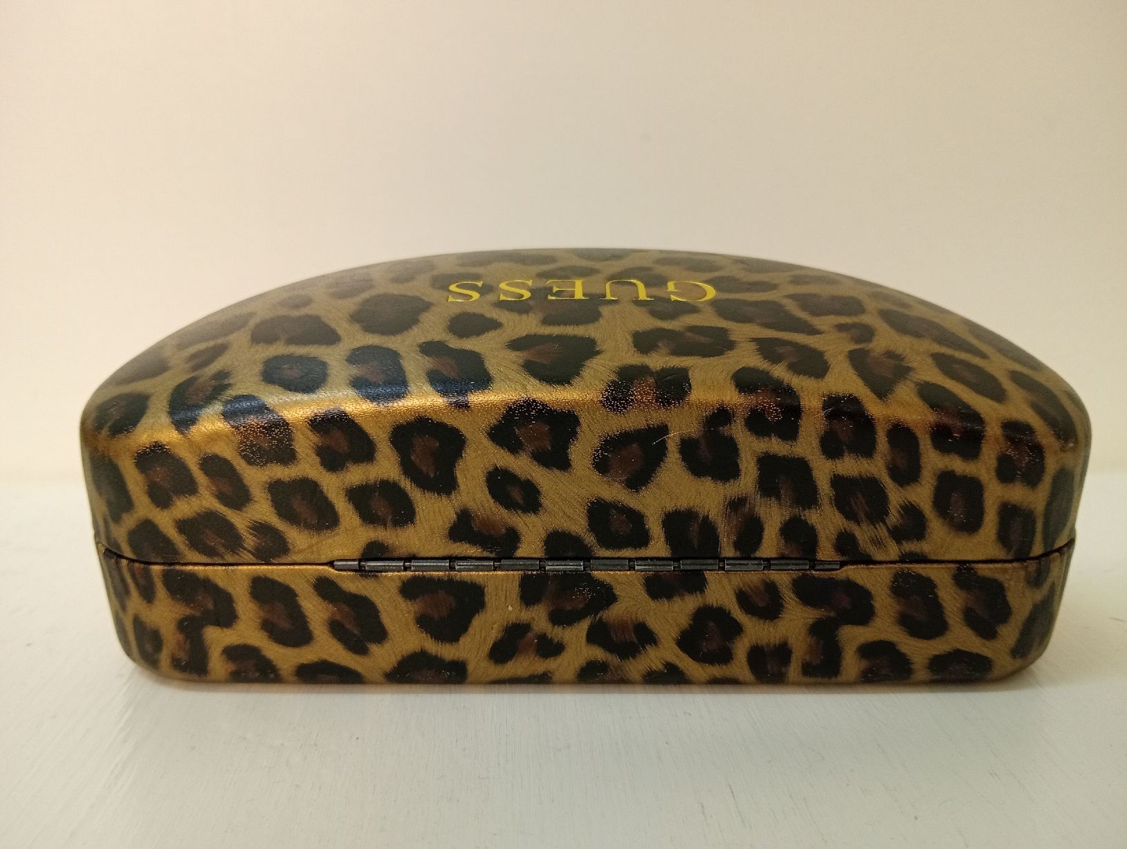 Guess Sonstige Kleidung & Accessoires: Original GUESS Vikky Brillenetui Leopard-Muster Grösse L – Gebraucht aus Allschwil von Evgeniia78 3