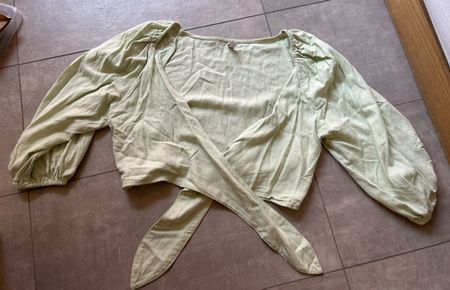 AMISU Summer Crop Top with Puff Sleeves Size L - Very Good C