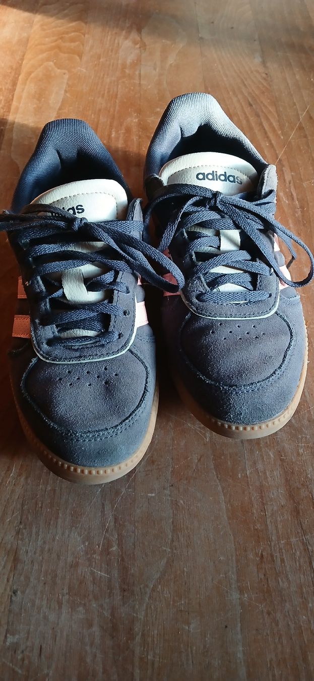 Adidas Damenschuhe: Adidas Turnschuhe blau rosa Grösse 37 – Gebraucht aus Homberg b. Thun von Delila1985 1