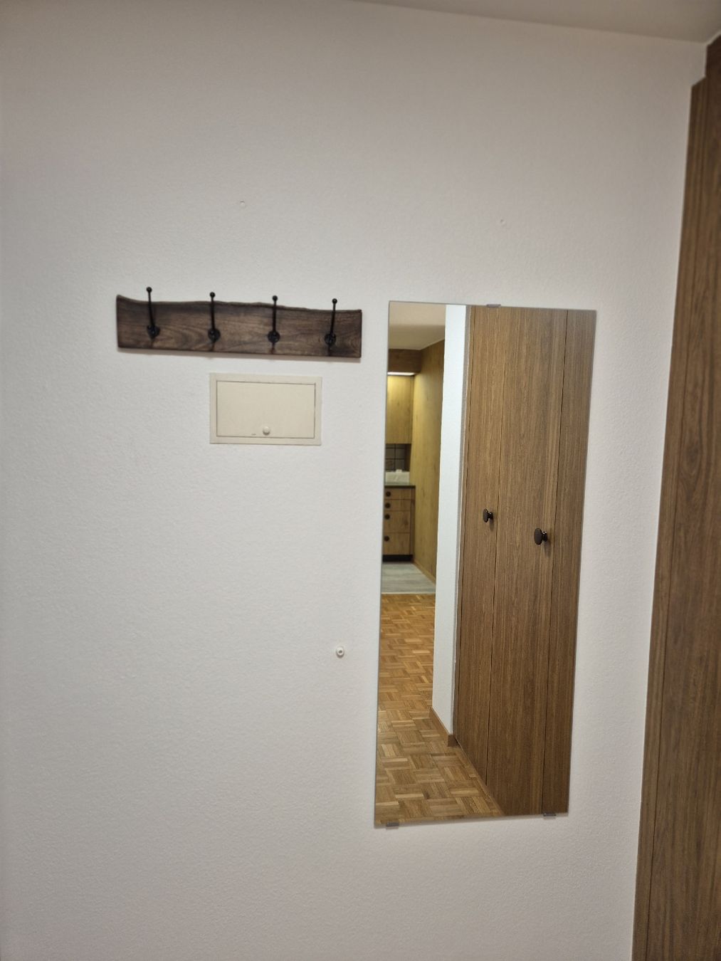 Guardaroba: Garderobe mit Spiegel – Nuovo (secondo la descrizione) da Hochdorf venduto da MUGI15