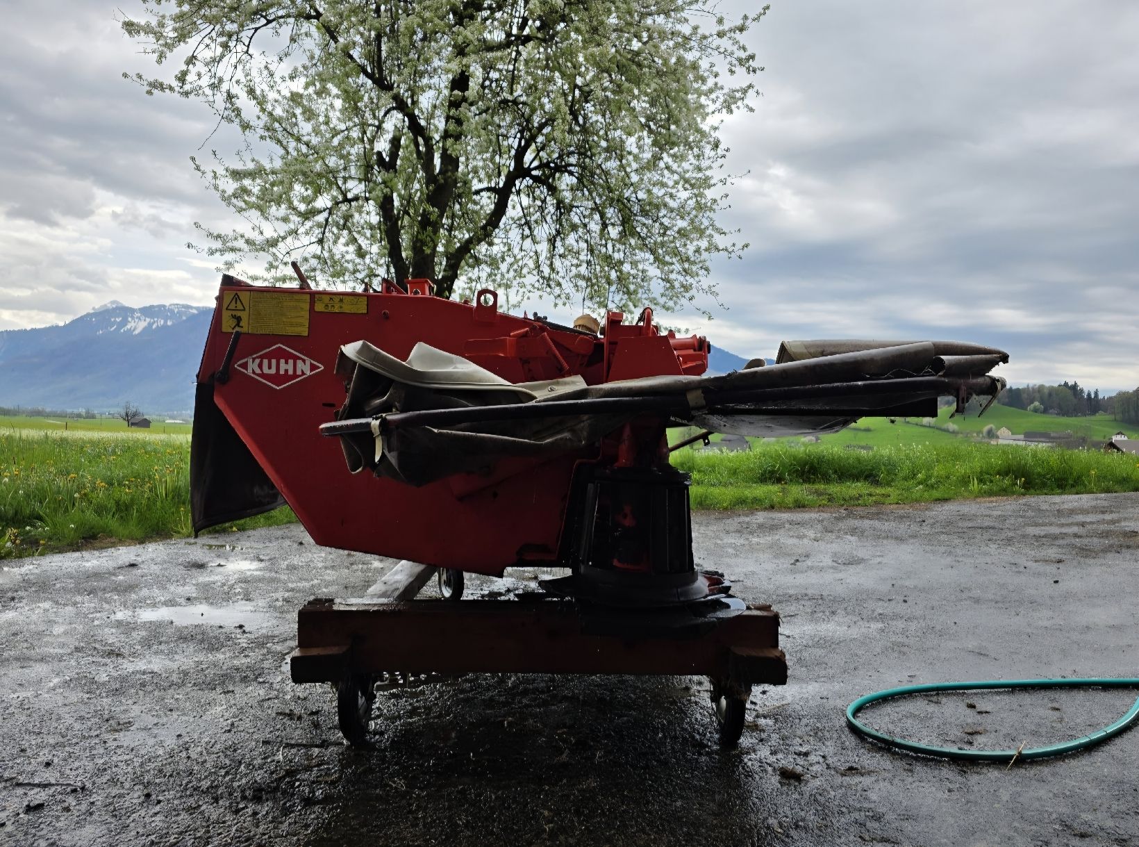 Tutte le macchine: Kuhn Mähwerk mit Knicker – Usato da Kaltbrunn venduto da Amadisli1 3