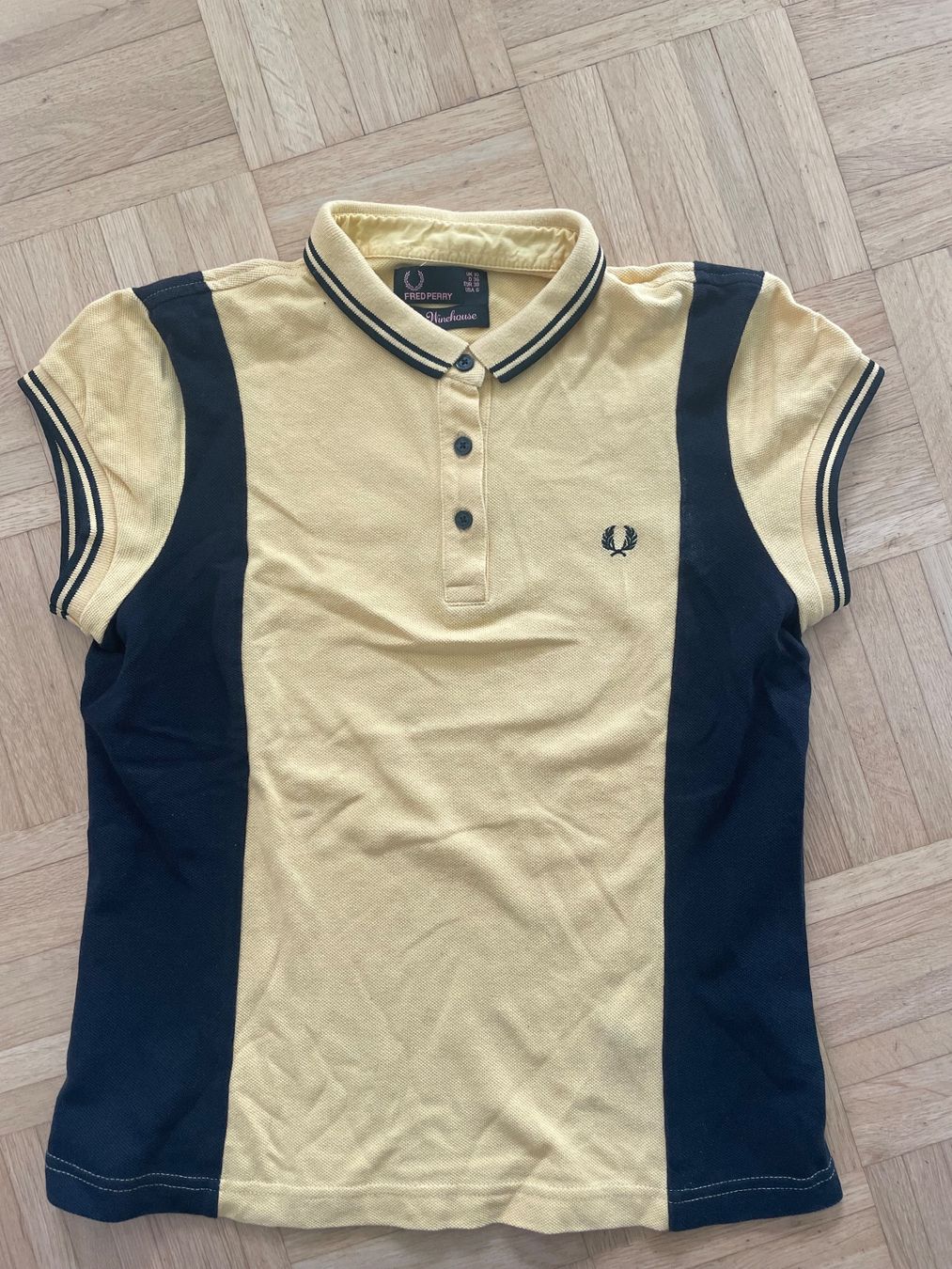 Fred Perry T-shirt: T-Shirt Fred Perry – Usato da bern venduto da frauschenk