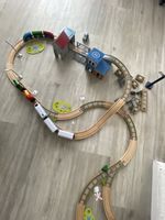 Holzeisenbahn Set mit Zügen und Zubehör gebraucht