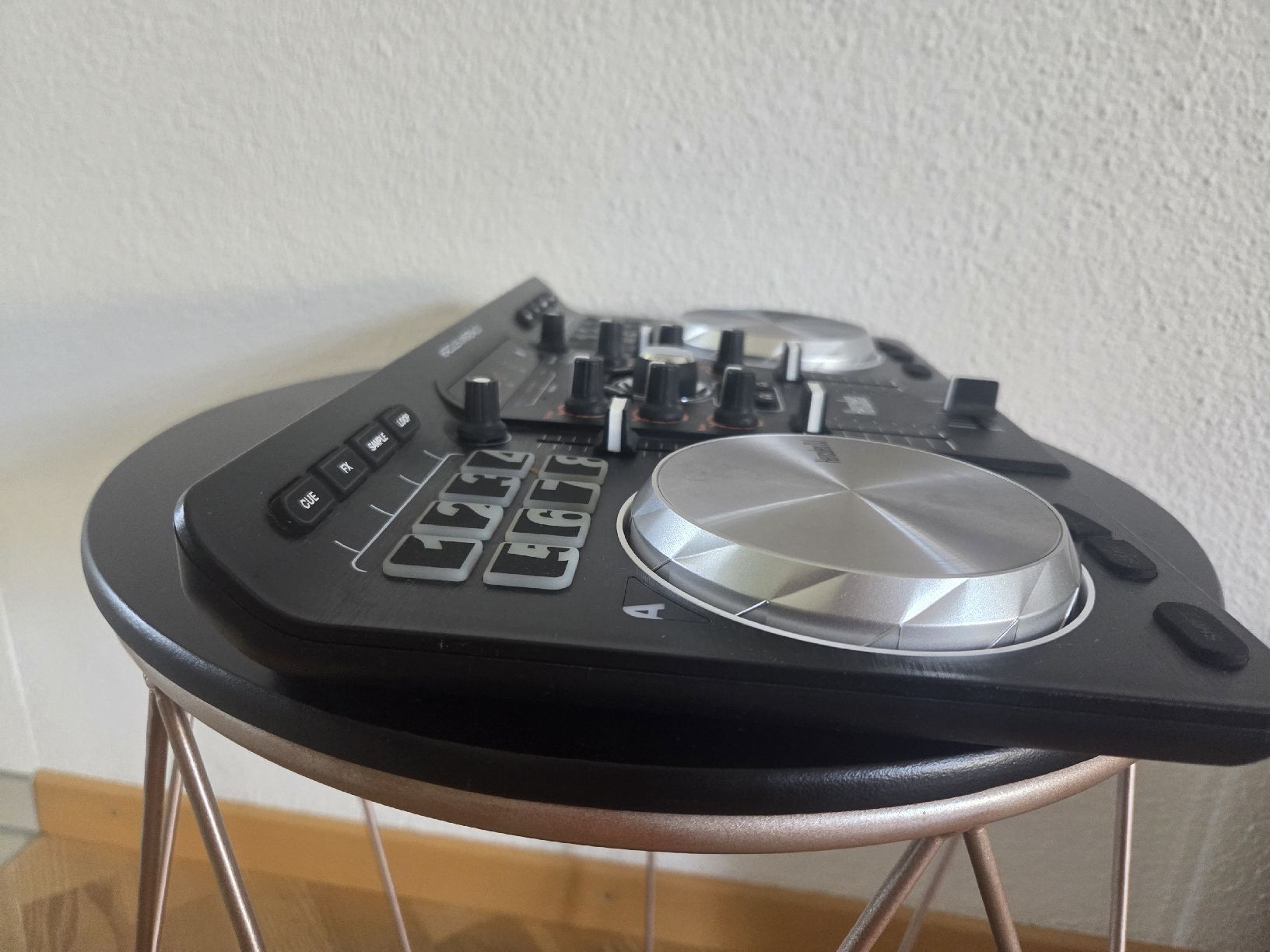 Hercules Console di mixaggio: Hercules Universal DJ Controller – Top Zustand – Usato da Ebikon venduto da severin.froehlich 2