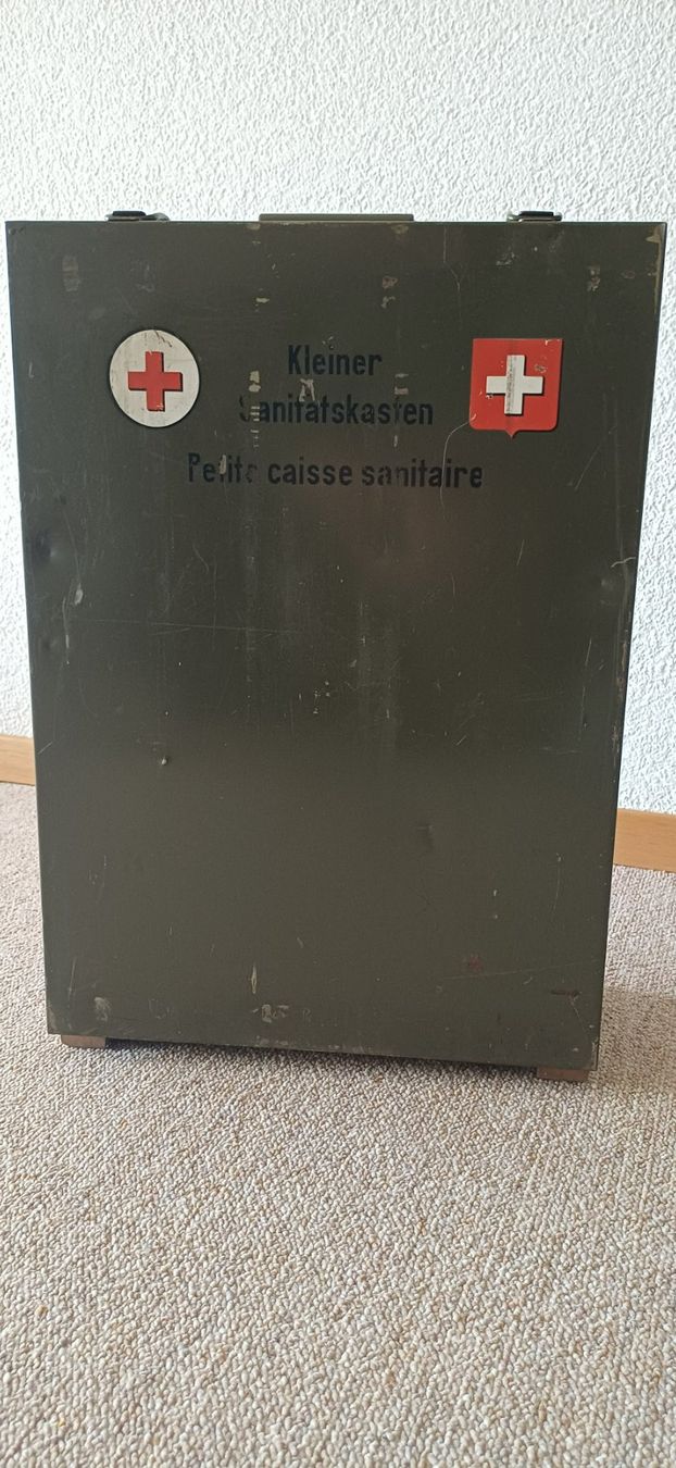 Attrezzatura & Pezzi di ricambio: Armee Sanitätskasten Minibar – Usato da Steffisburg venduto da ursusmaritimus