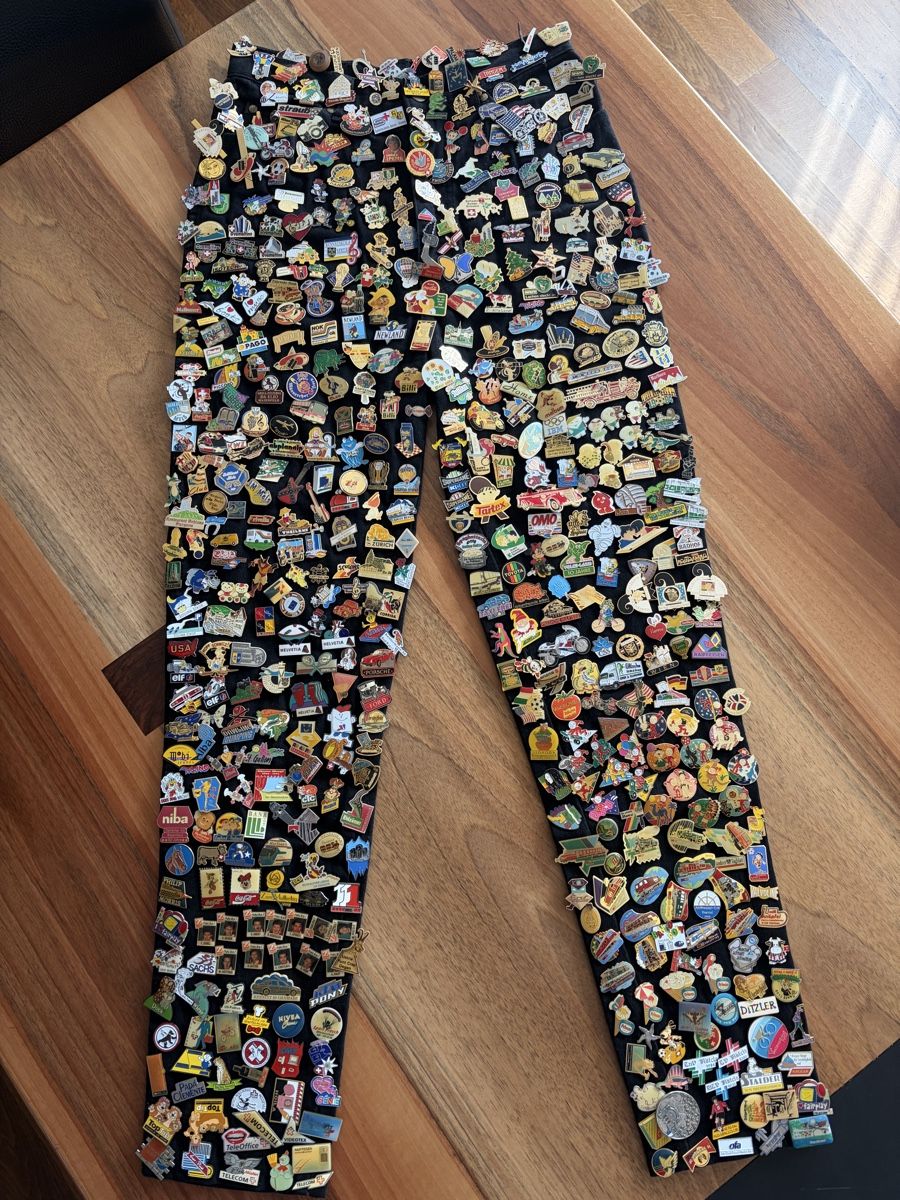 Pantaloni: Div Pins auf Hose – Usato da Sargans venduto da Pacor