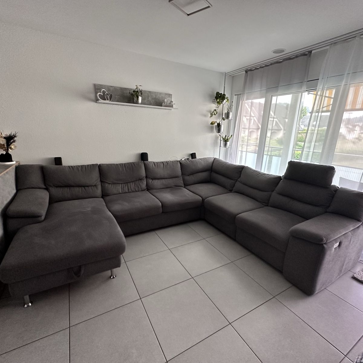 Divani: Ecksofa grau mit Bettfunktion und Stauraum  – Usato da Safenwil venduto da Kruemmelchen91