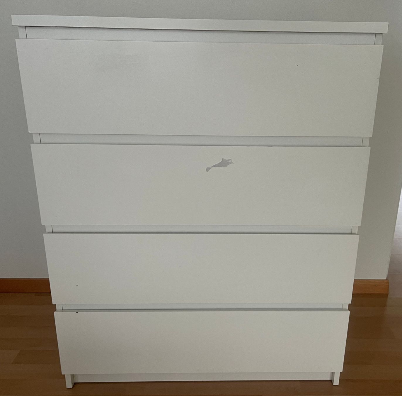 Ikea Cassettiere: IKEA MALM, Kommode 4 Schubladen weiss, 80x100cm – Usato da Zürich venduto da fbsm