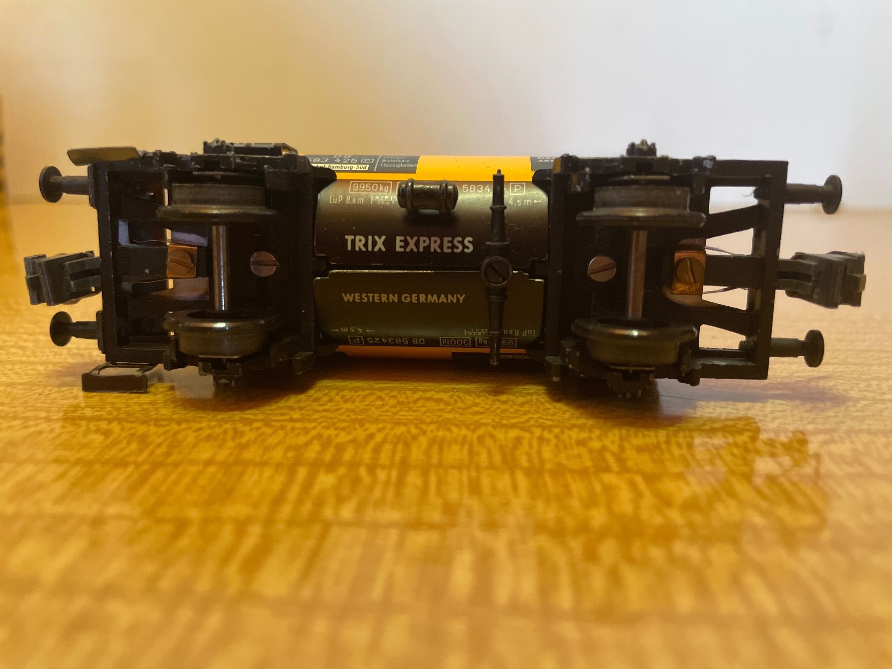 Trix Modellini di ferrovie: Trix Express H0 Shell Kesselwagen – Usato da Suhr venduto da Daneli7 3
