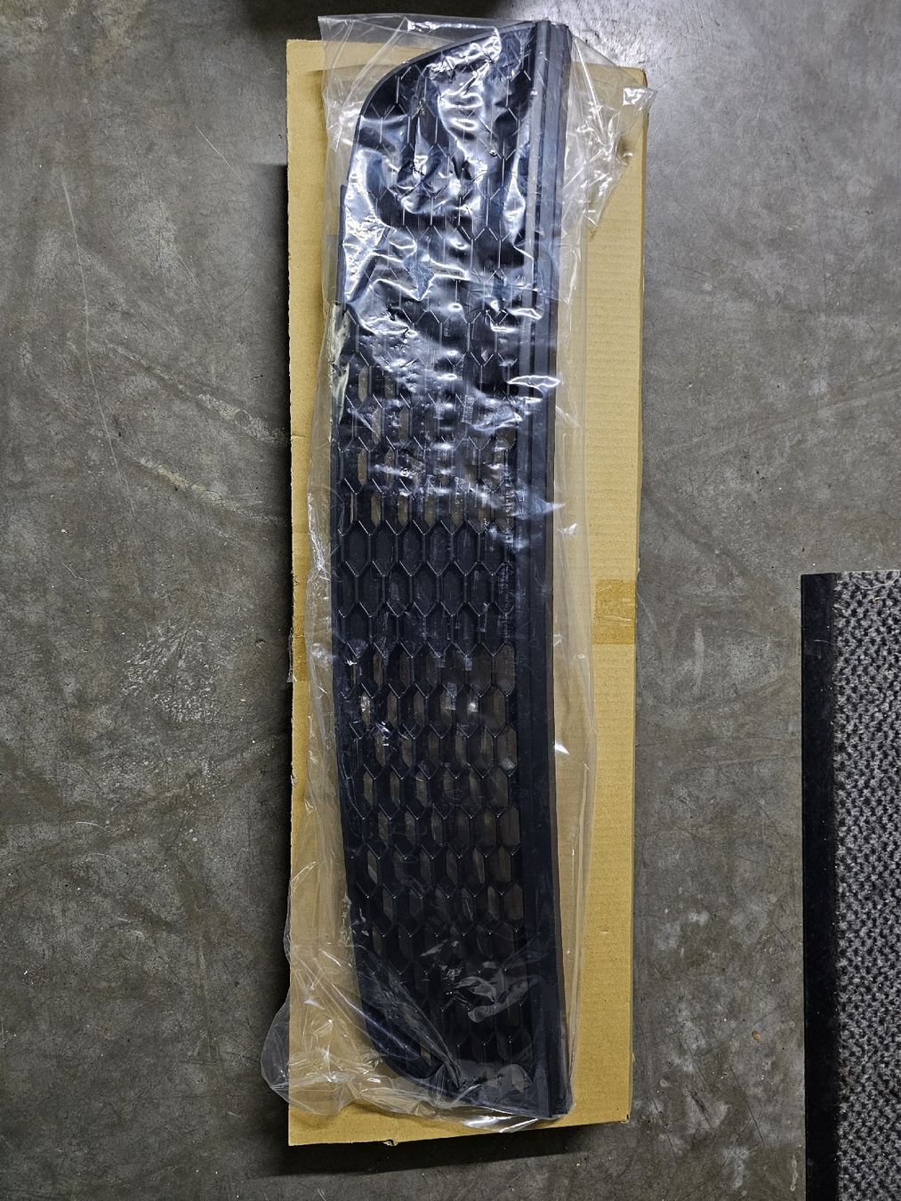 Suzuki Tutti pezzi di ricambio auto: Suzuki Swift Kühlergrill – Nuovo e nell'imballaggio originale da Oberhallau venduto da ric_qr89 3