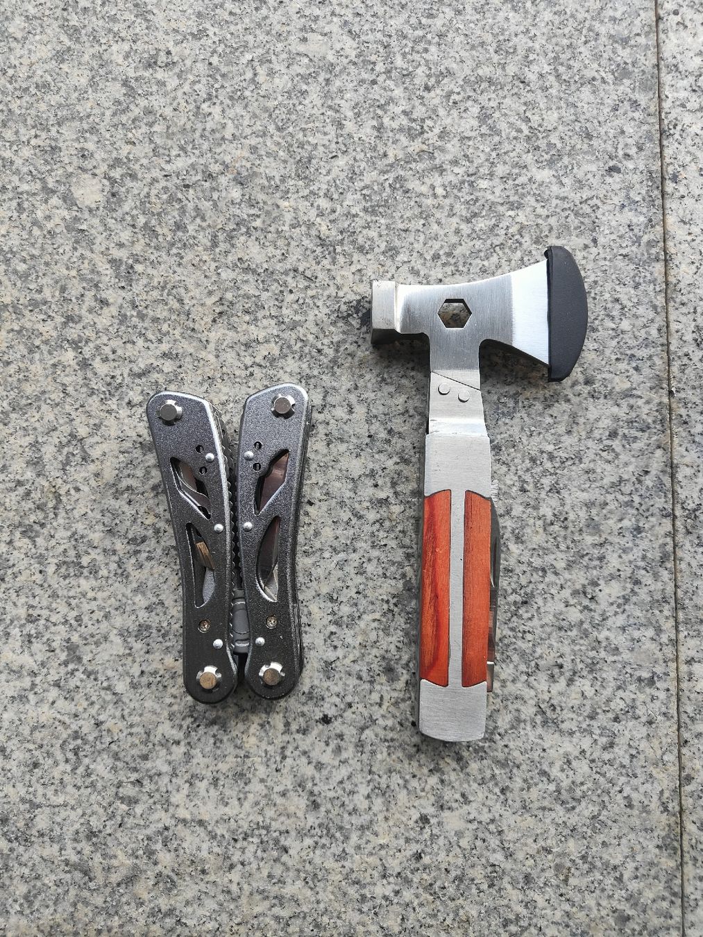 Messer: Multitool Set Axt, Zange, Messer - Camping, Outdoor – Gebraucht aus Emmen von Mocck 1