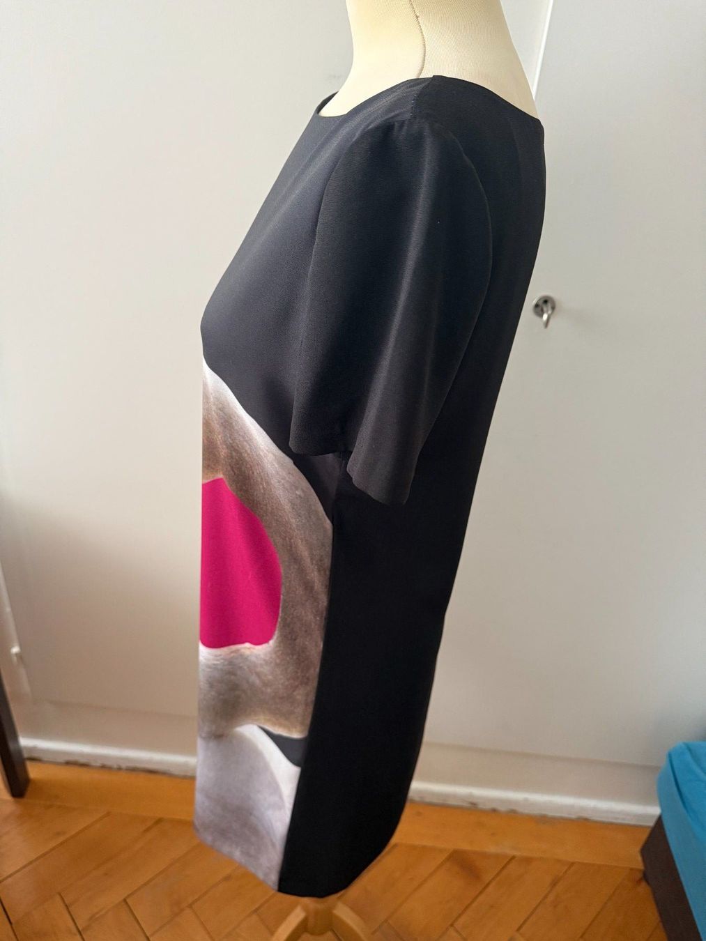 Kleider: Robe droite noire – Neu (gemäss Beschreibung) aus Le Locle von tchanatakoua 3