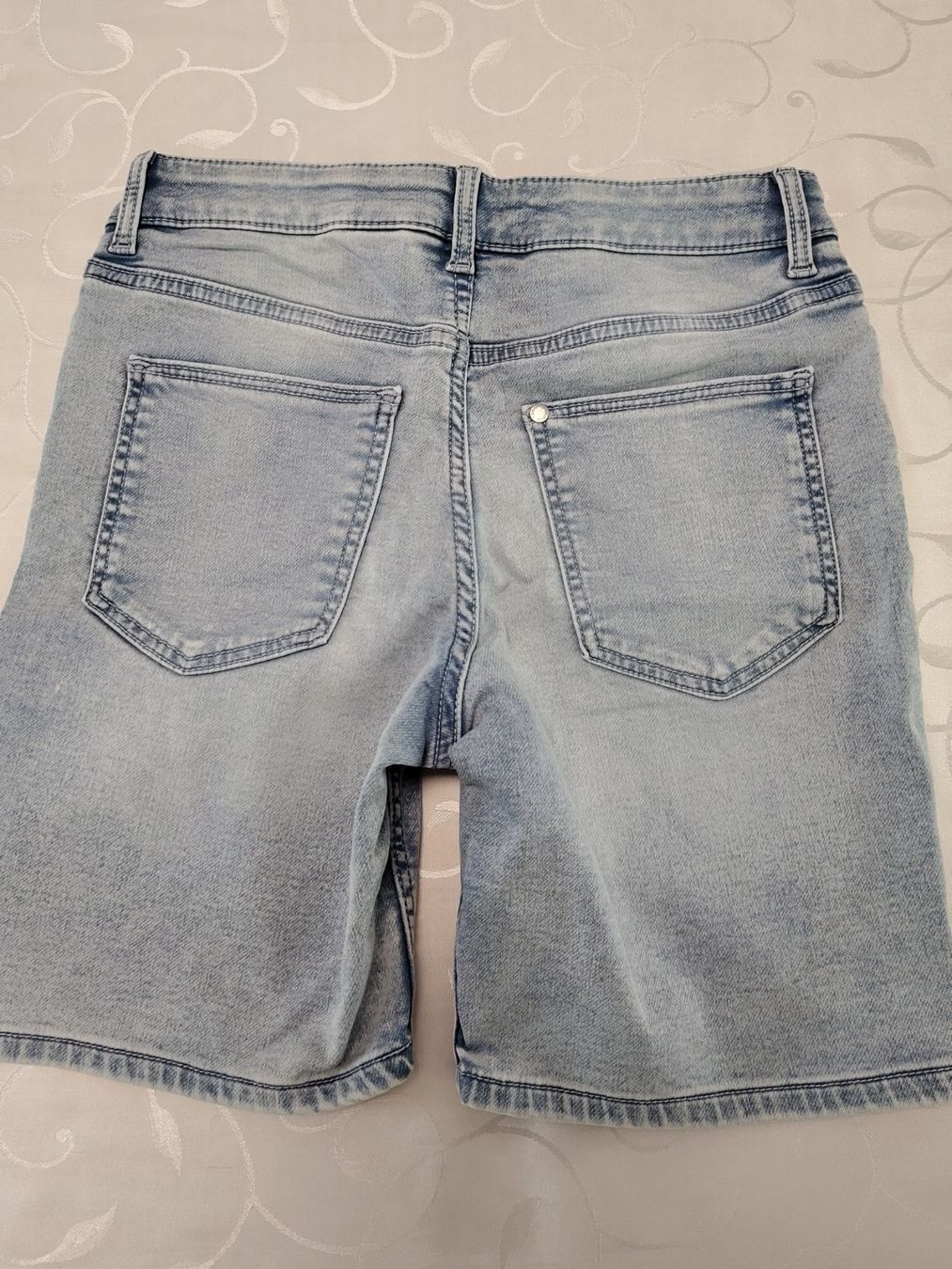 H&M Pantaloni: Bermuda Jeans Shorts Gr. 152 von H&M – Usato da Brüttisellen venduto da kikaninchen79 1