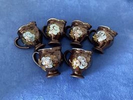 6 Boccalino mit Blumenmotiv in blau, Töpferei Mösching