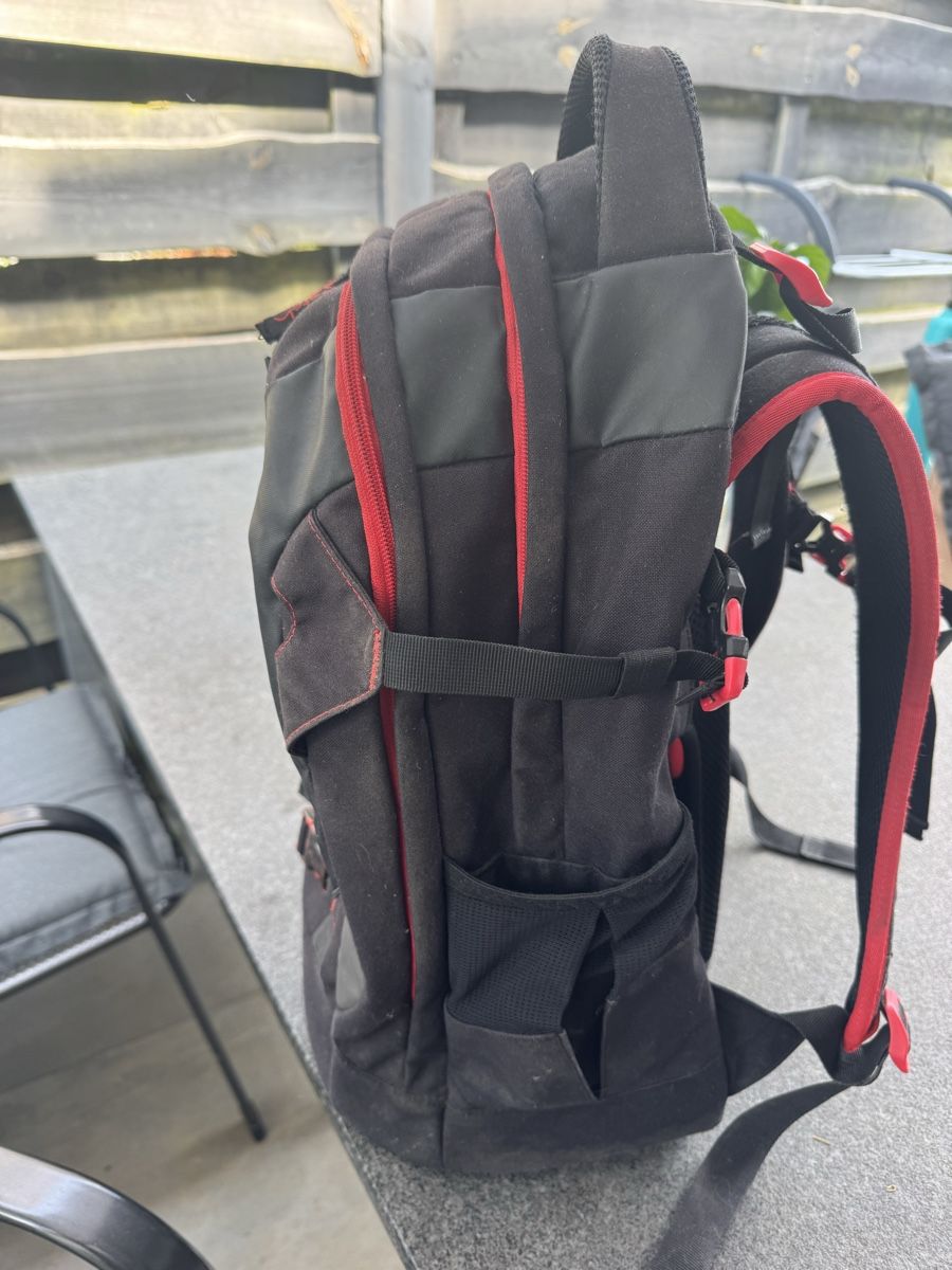 Satch Zaini: Satch Rucksack schwarz rot  – Usato da Hägendorf venduto da laumatt 2