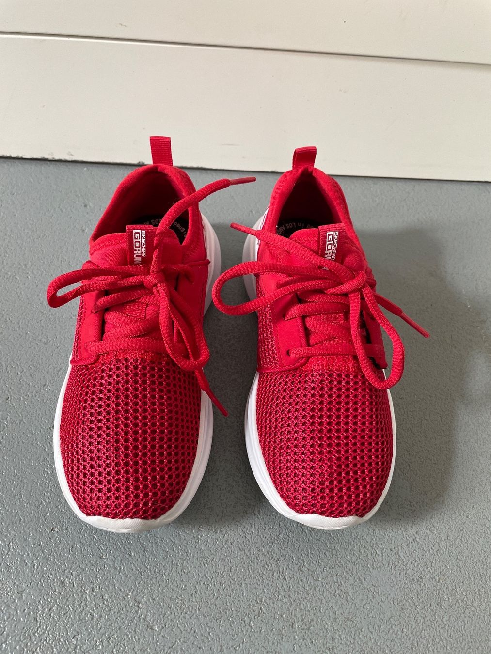 Skechers Scarpe da uomo: Skechers GoRun Sneakers EU30 – Usato da Uznach venduto da Player6 2