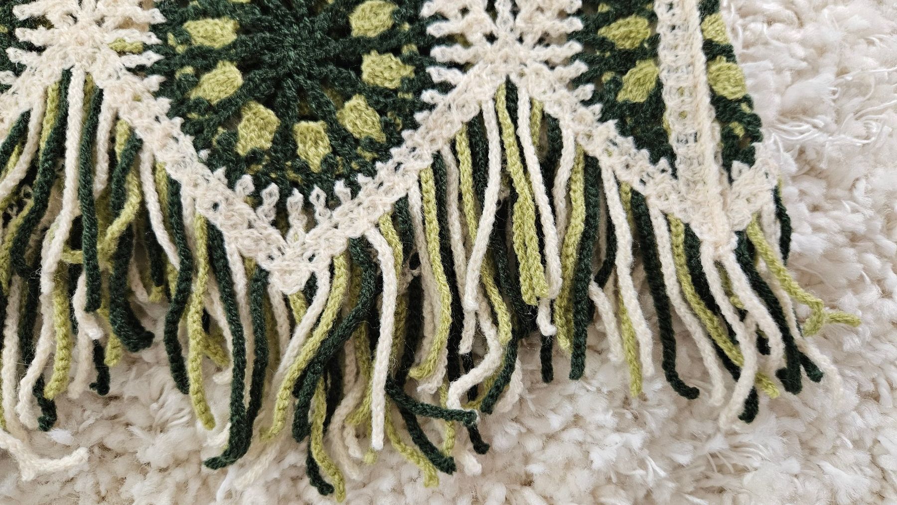 Top: Florale Strickweste im Boho Style – Nuovo (secondo la descrizione) da Hettlingen venduto da Leaena279 1