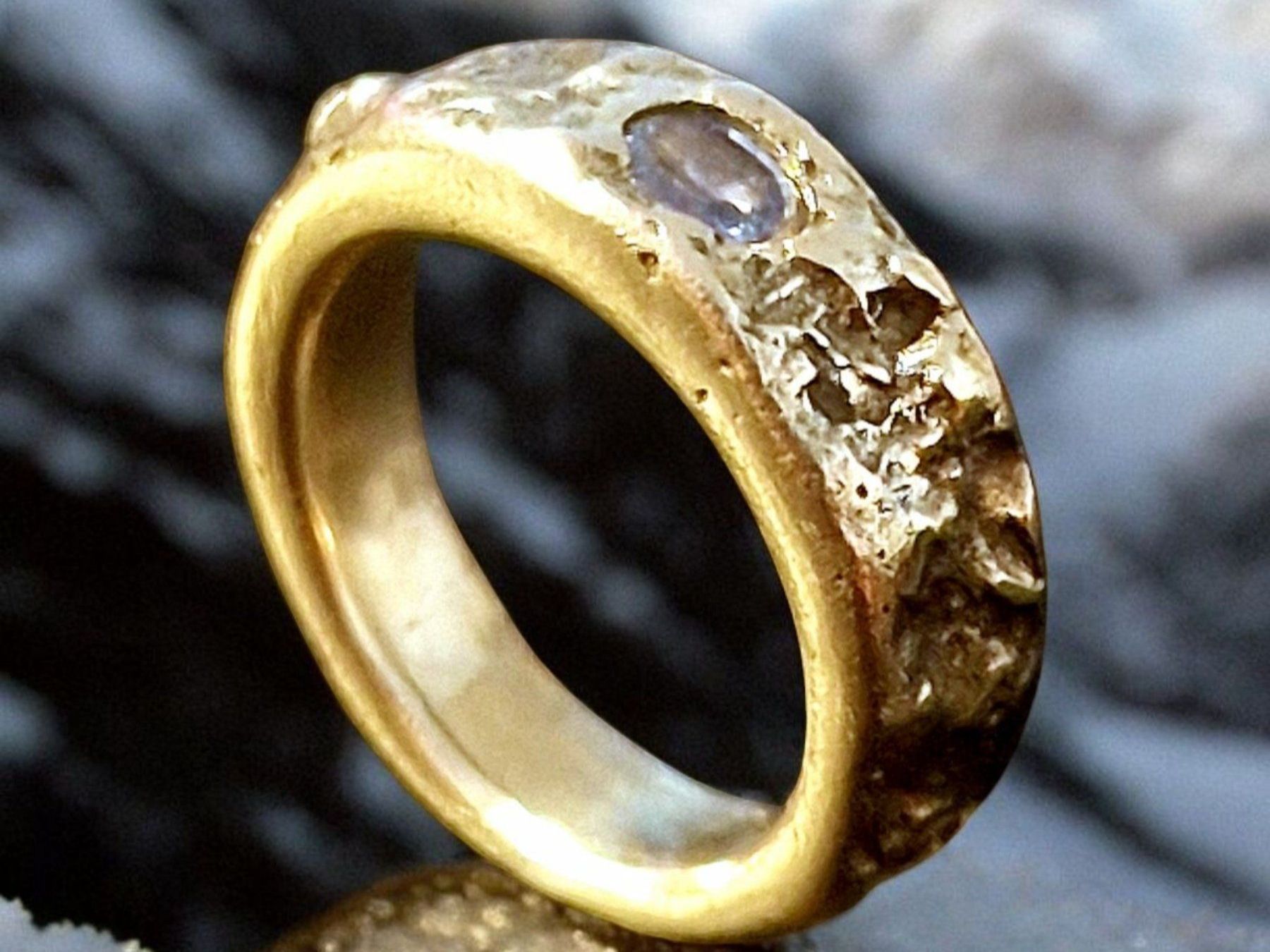 Anelli: Wilder Ring, Bronze & Saphir, Gr. 51.5 – Nuovo e nell'imballaggio originale da Aarau venduto da Schmuckhoehle_MD 3