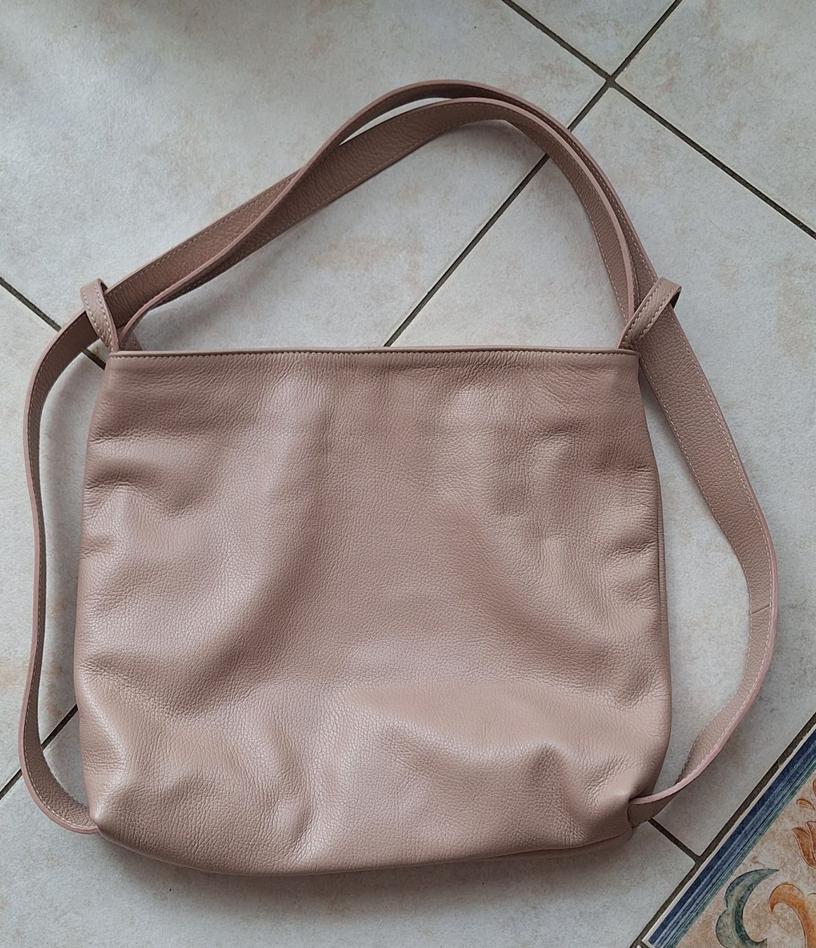 Borse da donna: Sac en cuir beige-rosé – Usato da St-Triphon venduto da Jldr0 2