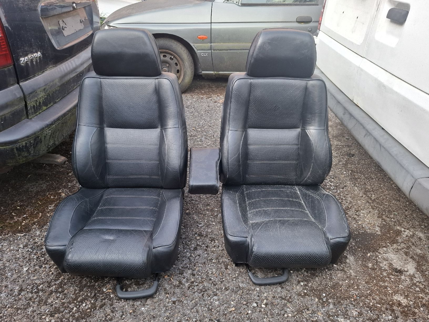 Alfa Romeo Tutti pezzi di ricambio auto: Ledersitze Alfaromeo – Usato da Hünenberg venduto da Bluestar62